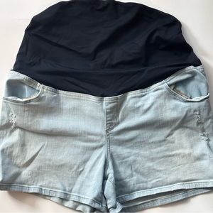 Ingrid & Isabel Maternity Shorts Size 16